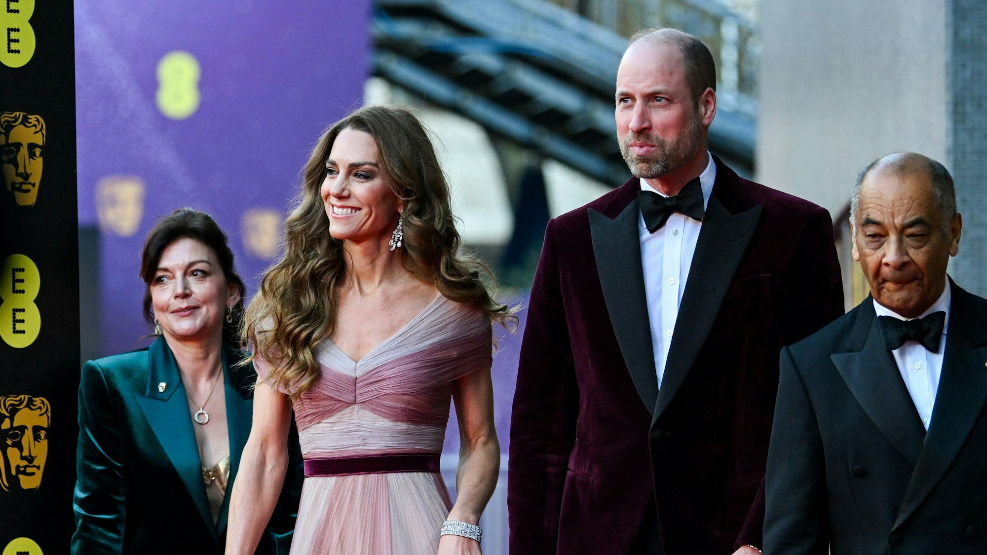 Der britische Thronfolger Prinz William und seine Frau Prinzessin Kate kommen zur Verleihung der 79. British Academy Film Awards (Bafta) in der Royal Festival Hall.