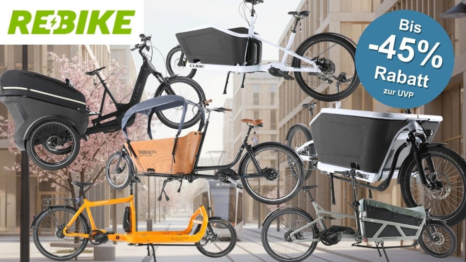Collage verschiedener refurbished E-Lastenräder unterschiedlicher Marken (u. a. Cube, Babboe, Riese & Müller) vor urbanem Hintergrund, mit Rebike-Logo und dem Hinweis auf bis zu 45% Rabatt zur UVP.