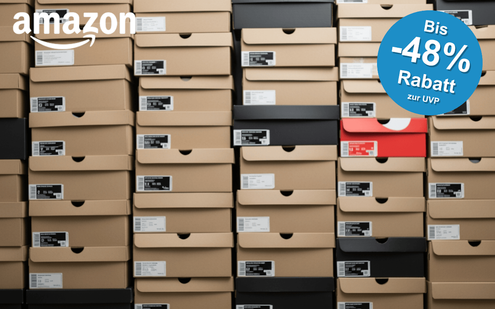 Gestapelte Schuhkartons.