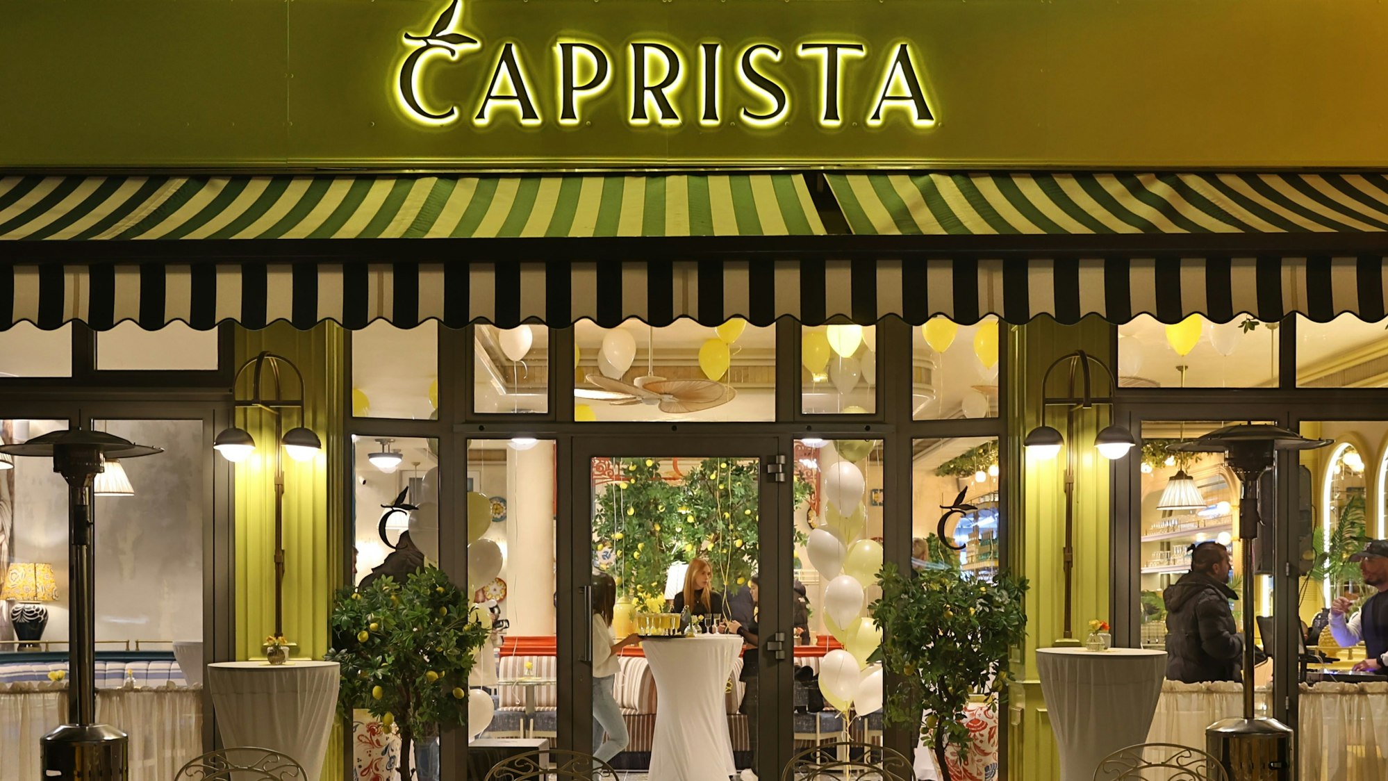 Das Café Caprista mit mediterranem Flair von außen im Belgischen Viertel. (Archivbild)