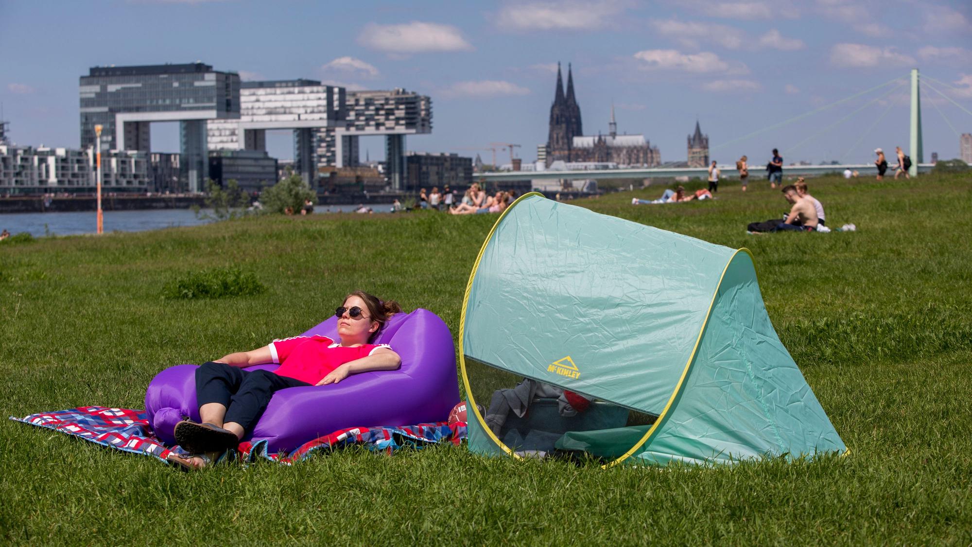 Die Poller Wiese mit Blick auf den Dom.