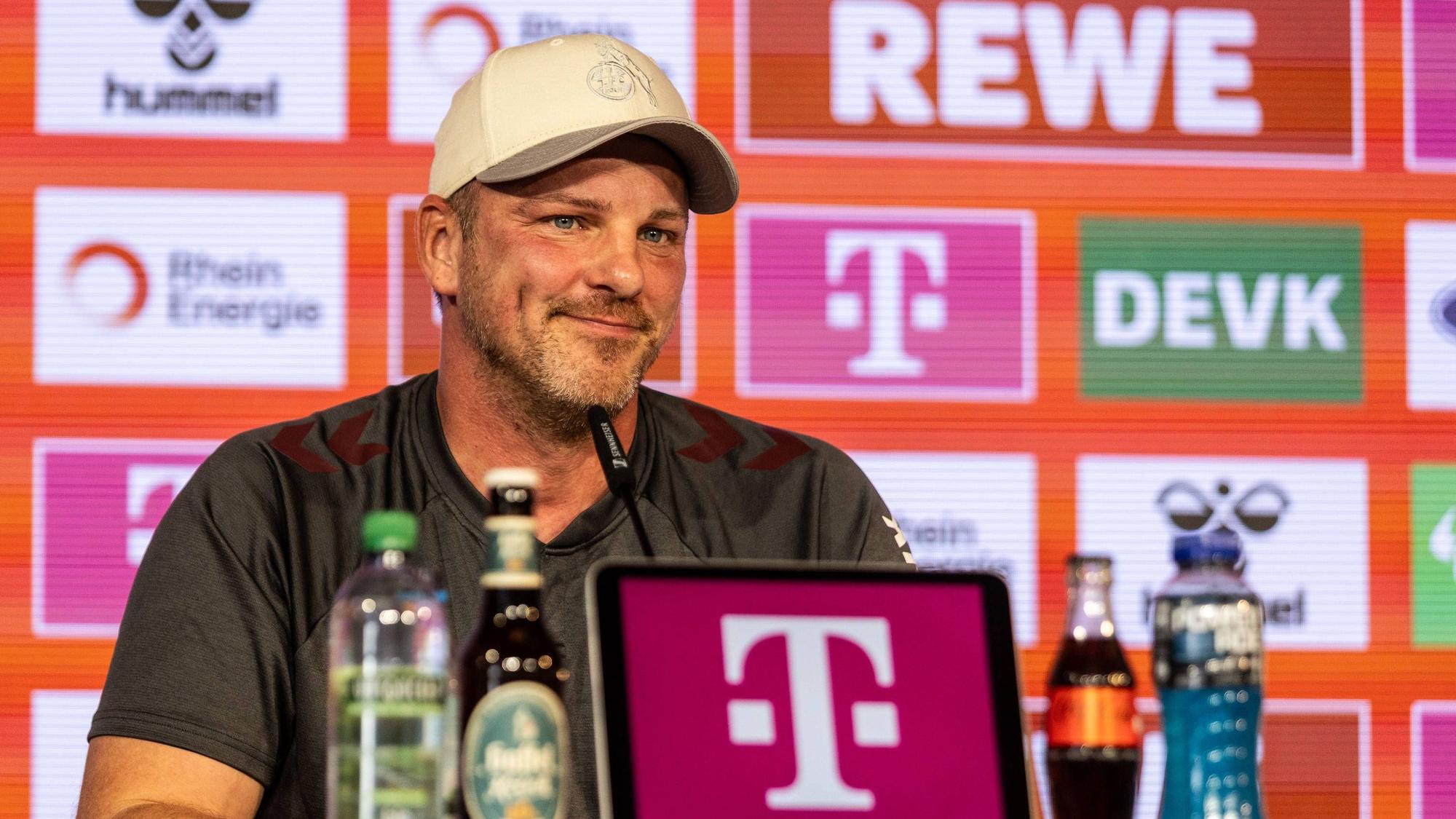 Pressekonferenz, 1.FC Köln, 25.02.2026 Lukas Kwasniok 1.FC Köln, Cheftrainer während der Pressekonferenz vor dem Bundesliga-Spiel gegen FC Leipzig. Pressekonferenz, 1.FC Köln, 25.02.2026 DFL regulations prohibit any use of photographs as image sequences and/or quasi video. *** Press conference, 1 FC Köln, 25 02 2026 Lukas Kwasniok 1 FC Köln, head coach during the press conference before the Bundesliga match against FC Leipzig Press conference, 1 FC Köln, 25 02 2026 DFL regulations prohibit any use of photographs as image sequences and or quasi video Copyright: xBEAUTIFULxSPORTS/Buriakovx