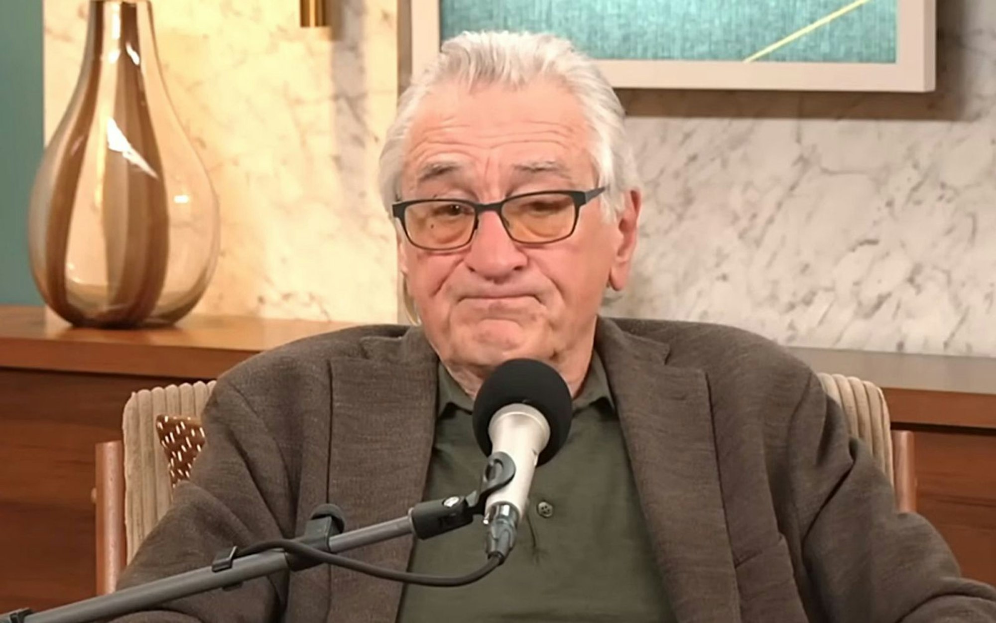 Trump spalte die USA: In einem US-Podcast wurde Oscar-Preisträger Robert De Niro höchst emotional. (Bild: Youtube / MSNOW)