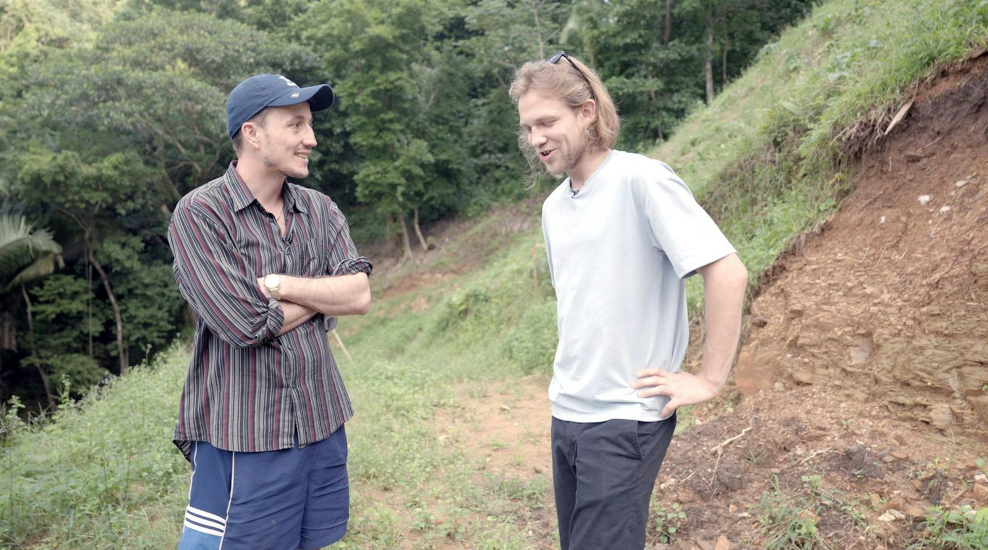 Der ukrainische Bauunternehmer Ivan (rechts) glaubt, „Demokratie ist ständige Veränderung.“ Das bedeute „totales Chaos für Business, Investitionen und so weiter“. (Bild: HR/Laura Will)