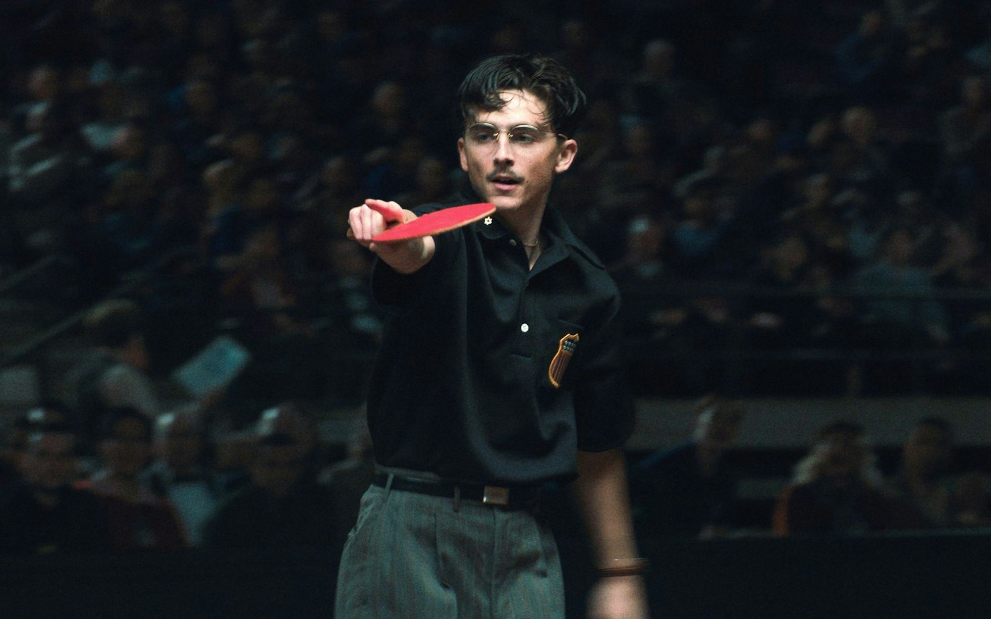 Marty Mauser (Timothée Chalamet), ein Tischtennisspieler mit Entertainer-Qualitäten, möchte unbedingt ein großer Star werden. (Bild: Tobis Film)