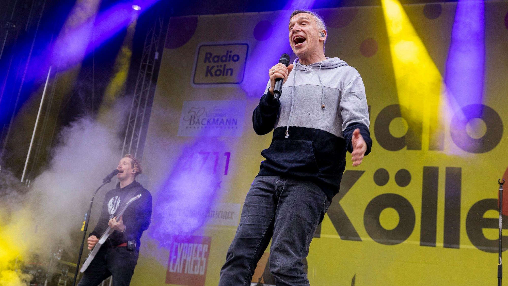 12.02.2026, Köln: Die Weiberfastnachtsbühne von Radio Köln im Tanzbrunnen.
Foto: Michael Bause