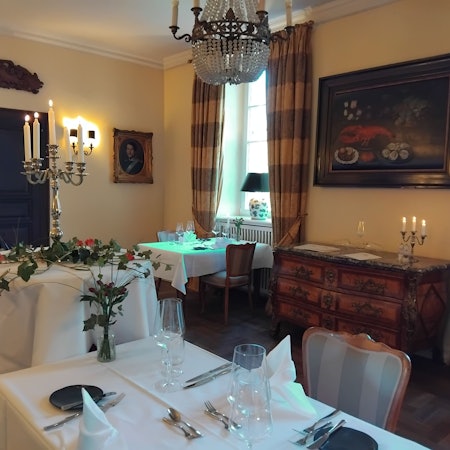 Ein Schloss aus dem 14. Jahrhundert mit moderner Gourmet-Küche: Das Parisot ist an vier Tagen in der Woche geöffnet.