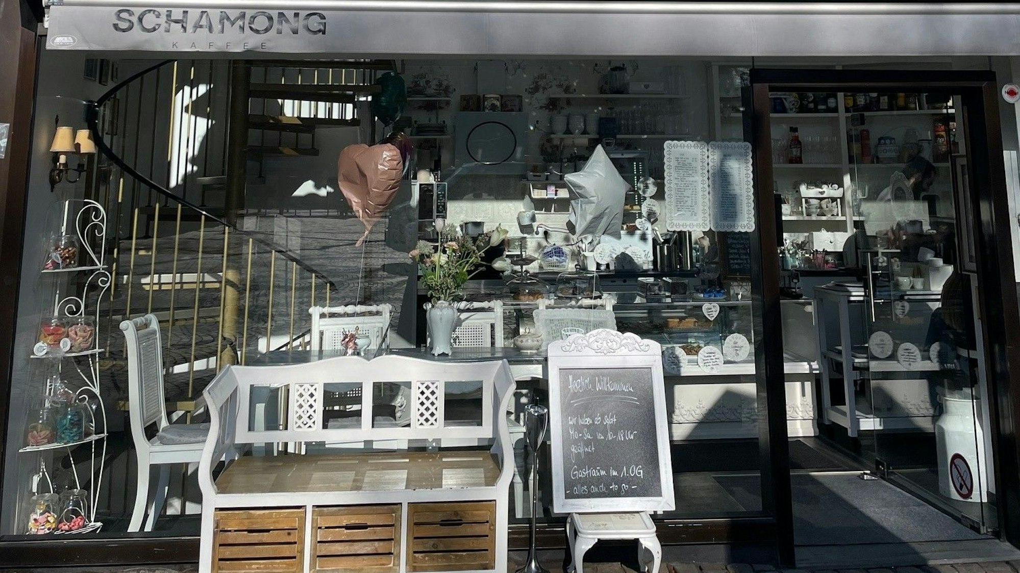 Miss Päpki neu am Rudolfplatz.