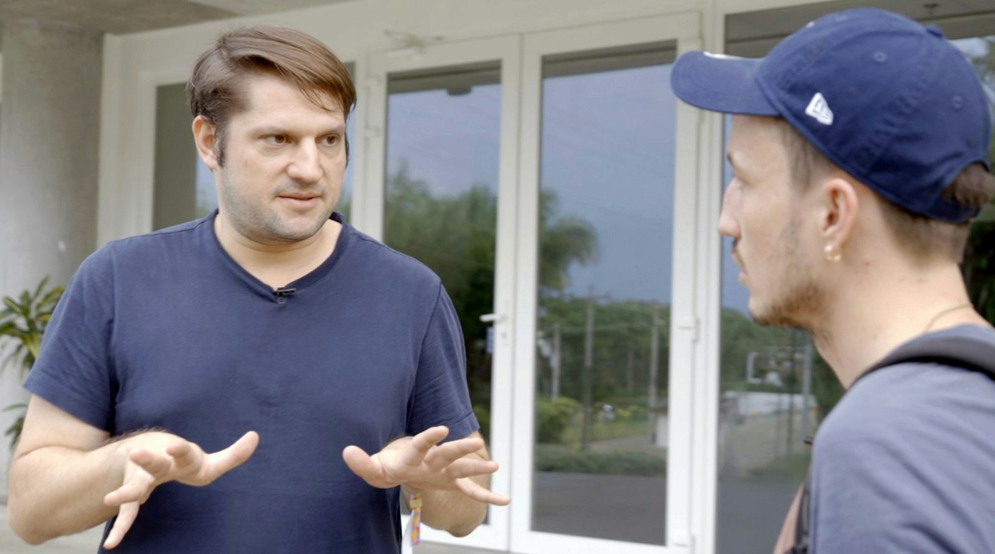 Der bayerische Unternehmer Niklas entschloss sich wegen der Steuerlast in Deutschland in die Privatstadt zu ziehen. (Bild: HR/Laura Will)