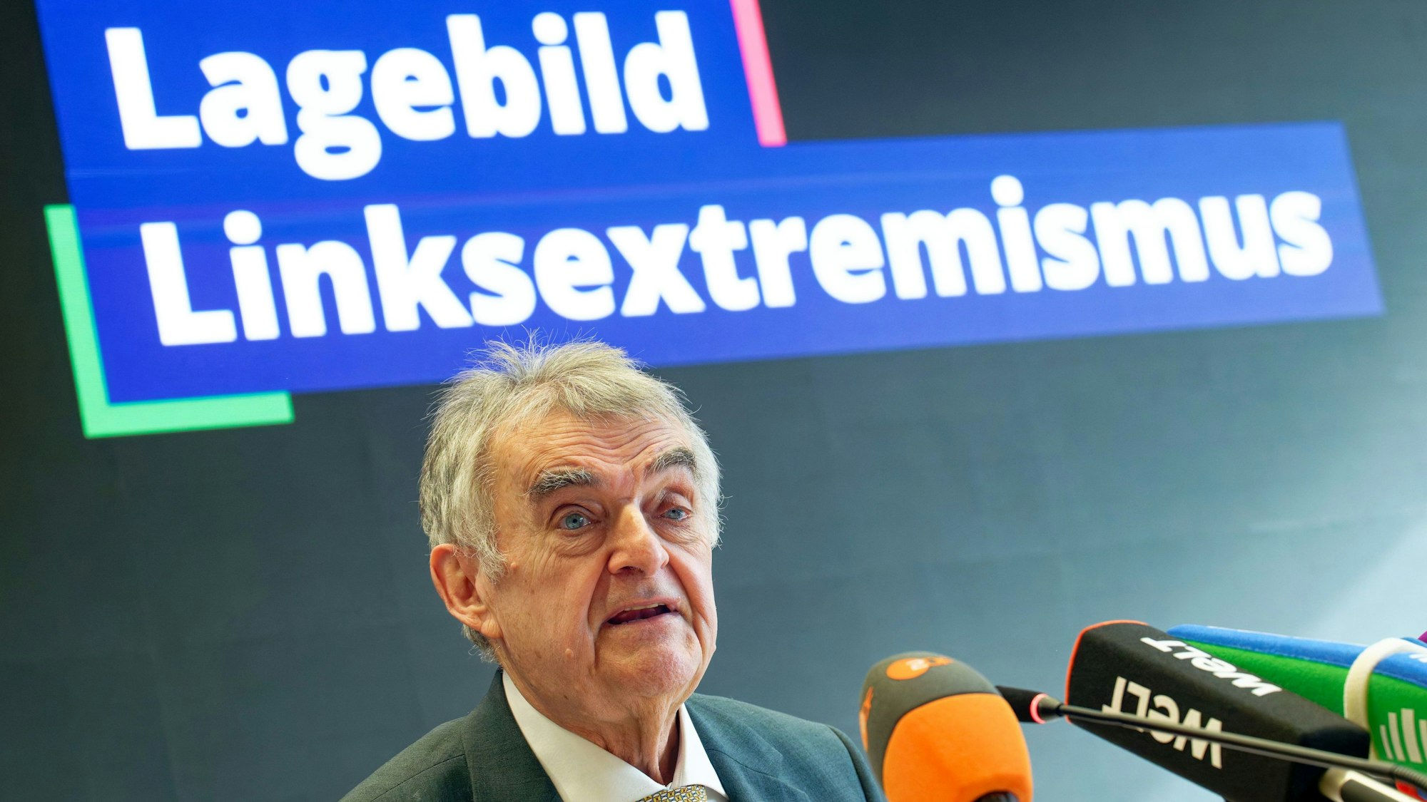 Herbert Reul, Innenminister des Landes Nordrhein-Westfalen, bei der Vorstellung des „Lagebild Linksextremismus“.Foto: Henning Kaiser/dpa +++ dpa-Bildfunk +++