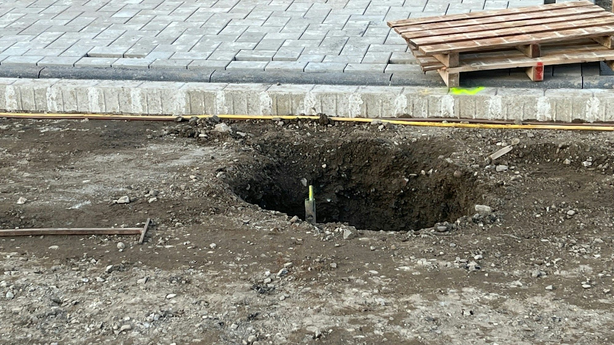 Hörbar strömte das Gas aus der beschädigten Leitung.