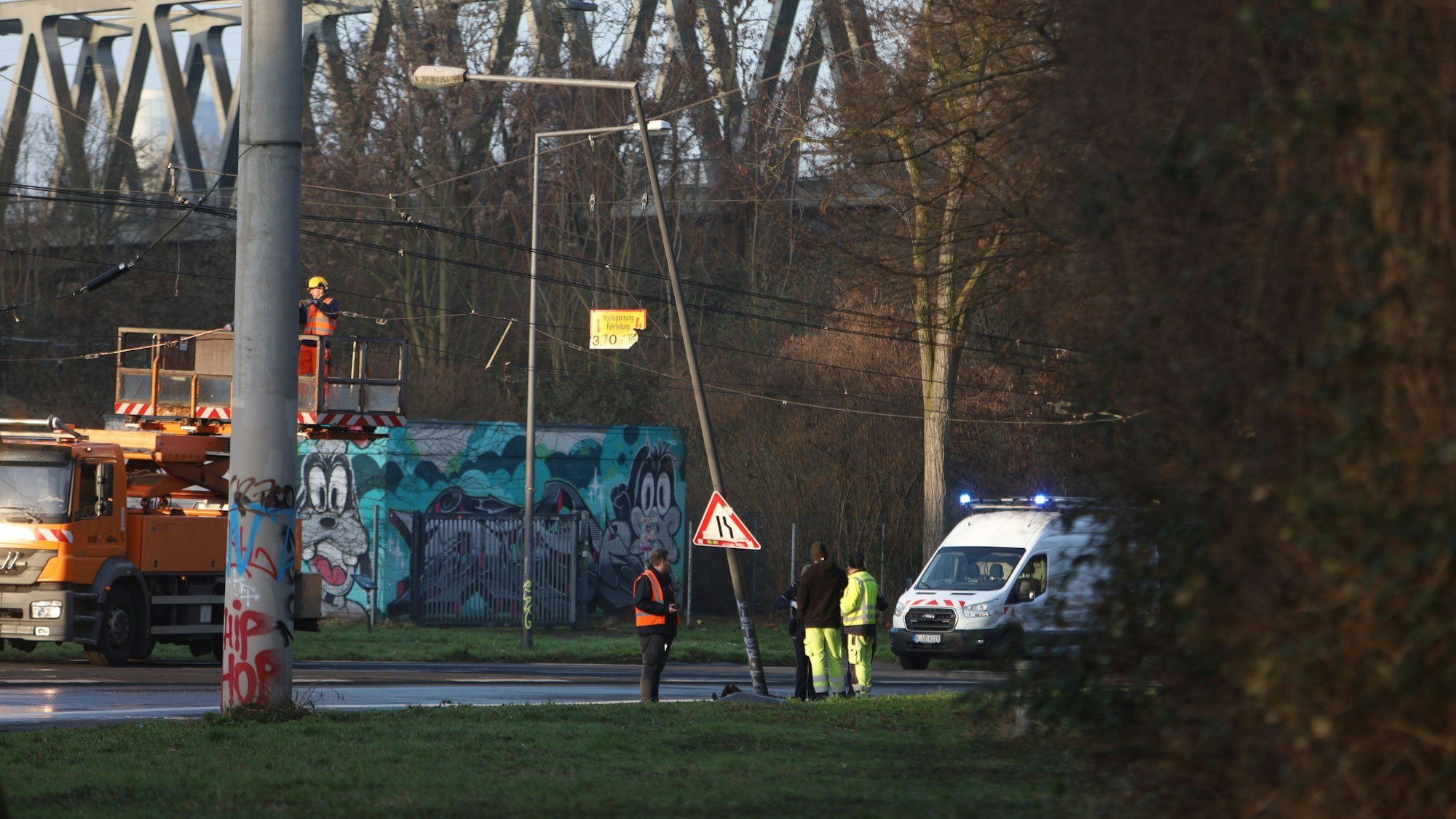 Auch einen Laternenmast hat es erwischt.