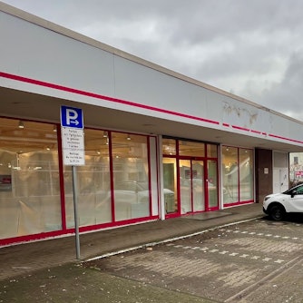 Aus Kodi wird Woolworth: Derzeit laufen in der ehemaligen Kodi-Filiale an der Brückenstraße, gleich an der Henley-Brücke, die Umbauarbeiten.