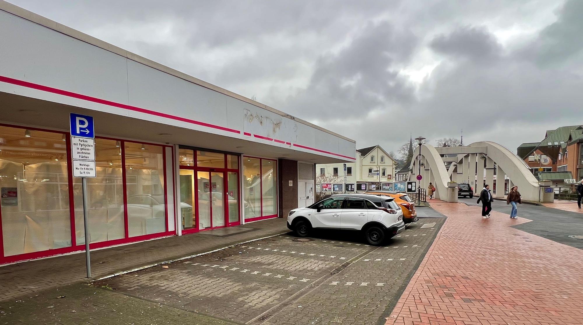 Aus Kodi wird Woolworth: Die Kaufhauskette öffnet am Donnerstag, 16. April, direkt an der Henleybrücke eine neue Filiale.