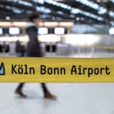 Am Flughafen Köln/Bonn hat am Donnerstag ein Stromausfall für lange Warteschlange an der Abfertigung gesorgt. (Archivbild)