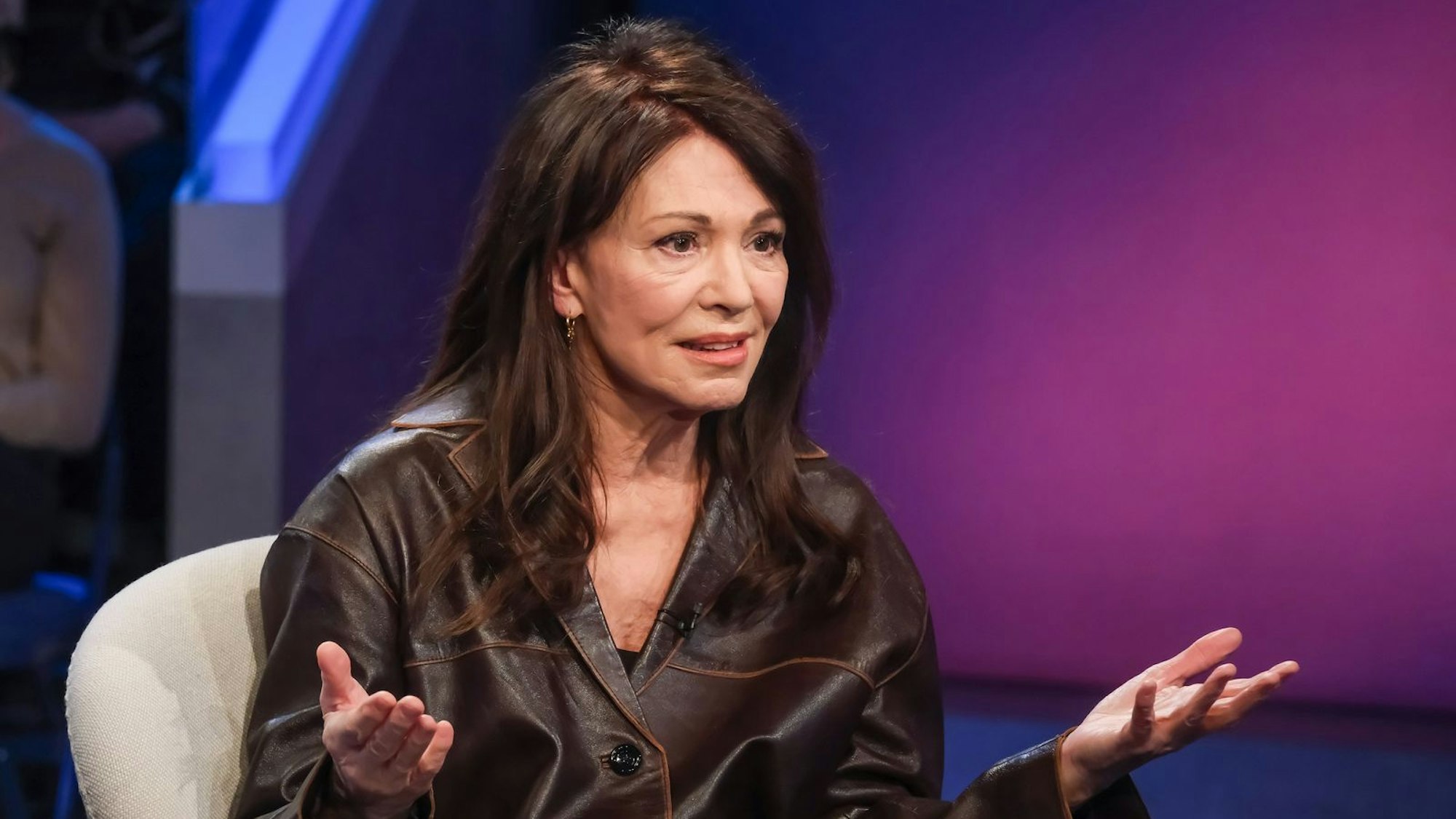 Iris Berben zeigte sich als „Maischberger“-Gast besorgt um den Zustand von Gesellschaft und Demokratie. (Bild: WDR / Oliver Ziebe)