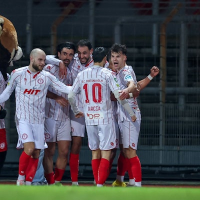 26.02.2026, Fußball, Landespokal Mittelrhein, SC Fortuna Köln - TSV Alemannia Aachen, Südstadion, Viertelfinale Bitburger-Pokal, Saison 2025 2026: Torjubel nach dem Tor zum 1:0 durch Torschütze Nico Thier SC Fortuna Köln 07 DFB regulations prohibit any use of photographs as image sequences and or quasi-video. Nordrhein-Westfalen Deutschland *** 26 02 2026, Soccer, Landespokal Mittelrhein, SC Fortuna Köln TSV Alemannia Aachen, Südstadion, Viertelfinale Bitburger Pokal, Saison 2025 2026 Torjubel nach dem Tor zum 1 0 durch Torschütze Nico Thier SC Fortuna Köln 07 DFB regulations prohibit any use of photographs as image sequences and or quasi video Nordrhein Westfalen Germany