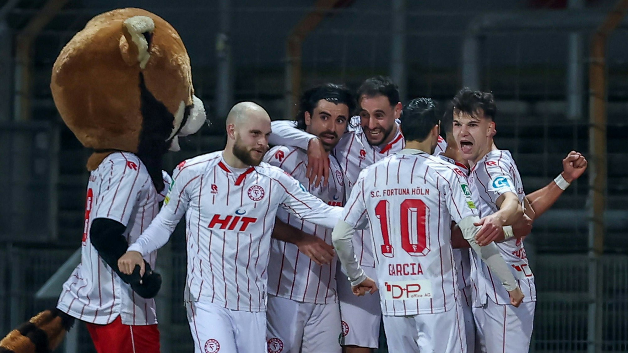 26.02.2026, Fußball, Landespokal Mittelrhein, SC Fortuna Köln - TSV Alemannia Aachen, Südstadion, Viertelfinale Bitburger-Pokal, Saison 2025 2026: Torjubel nach dem Tor zum 1:0 durch Torschütze Nico Thier SC Fortuna Köln 07 DFB regulations prohibit any use of photographs as image sequences and or quasi-video. Nordrhein-Westfalen Deutschland *** 26 02 2026, Soccer, Landespokal Mittelrhein, SC Fortuna Köln TSV Alemannia Aachen, Südstadion, Viertelfinale Bitburger Pokal, Saison 2025 2026 Torjubel nach dem Tor zum 1 0 durch Torschütze Nico Thier SC Fortuna Köln 07 DFB regulations prohibit any use of photographs as image sequences and or quasi video Nordrhein Westfalen Germany