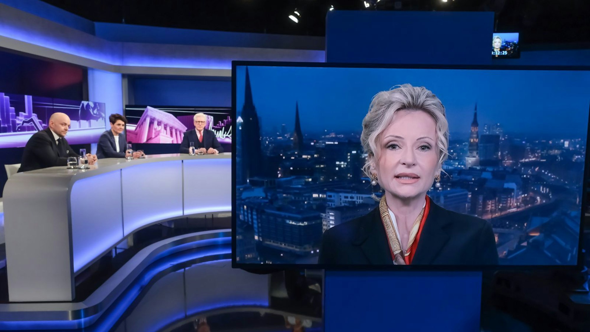 US-Expertin Sandra Navidi sprach bei „Maischberger“ Klartext. (Bild: WDR/Oliver Ziebe)