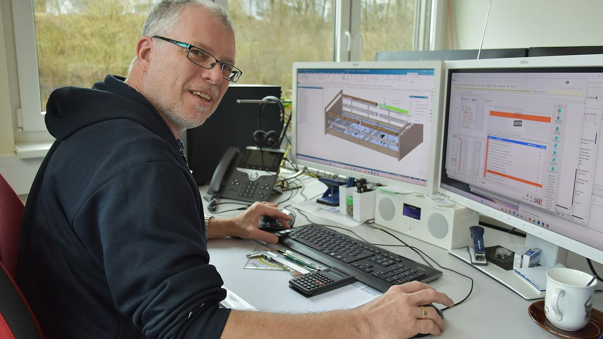 Ein Mann am Computer.