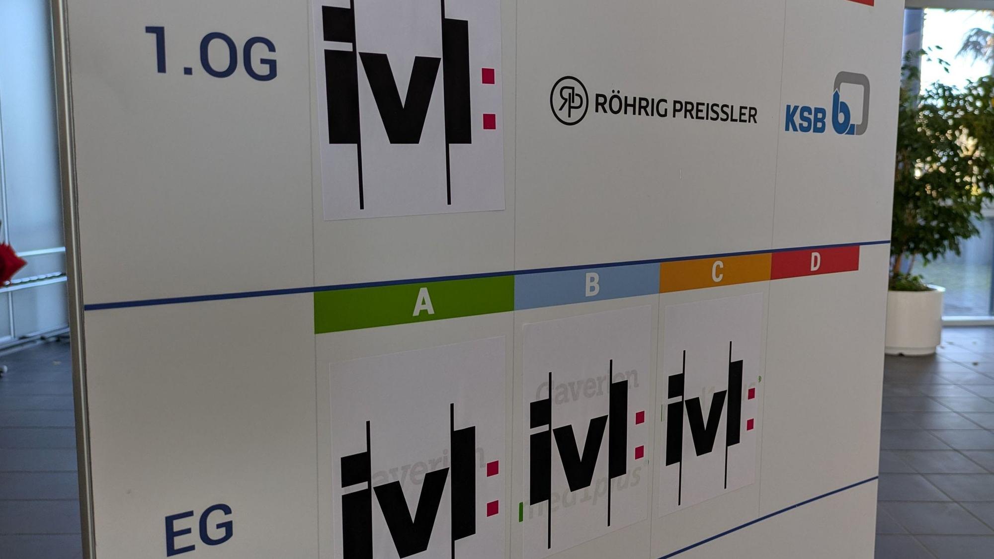 Ein Aufsteller mit dem IVL-Logo in dem Bürogebäude an der Marie-Curie-Straße