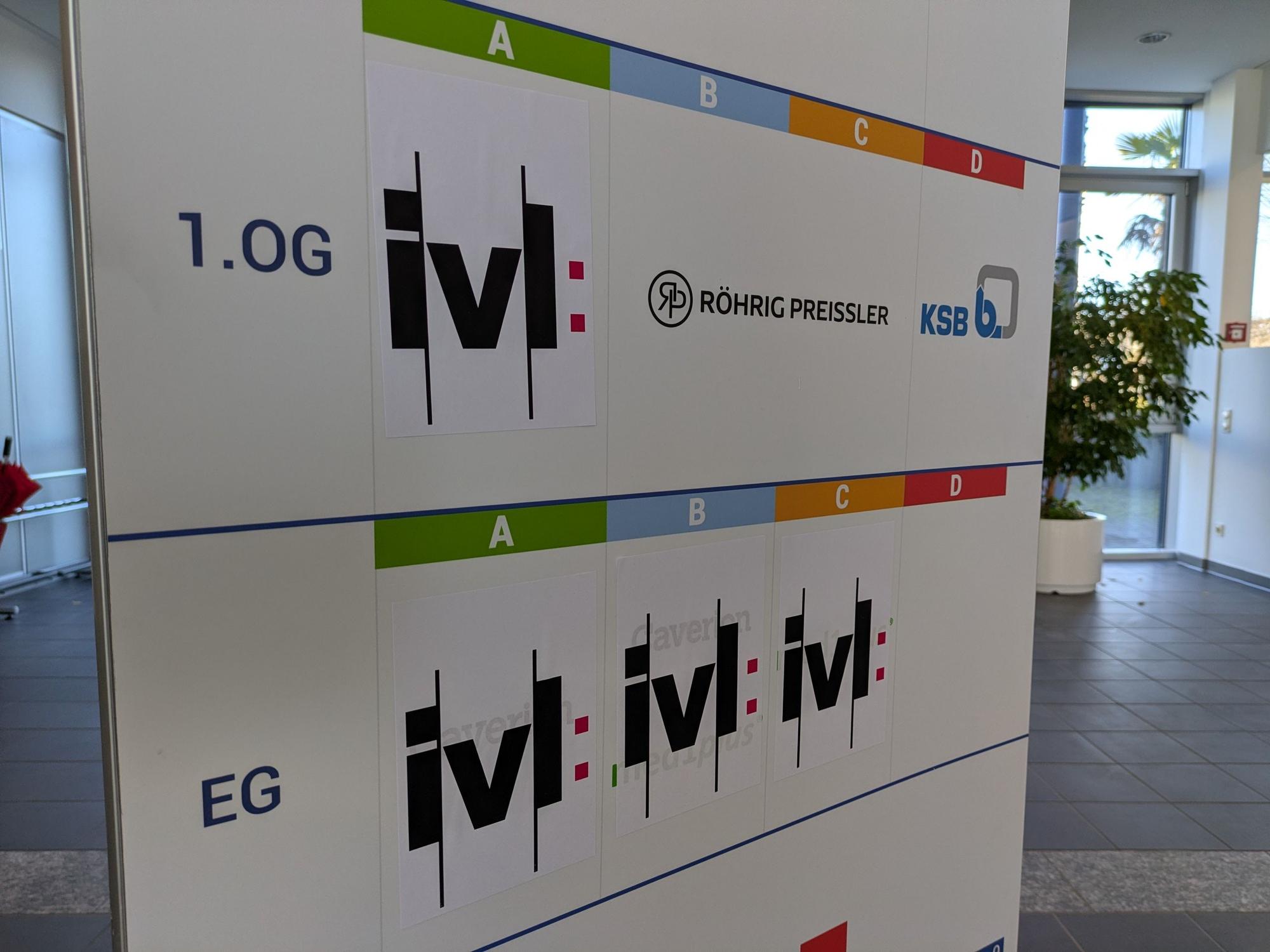 Ein Aufsteller mit dem IVL-Logo