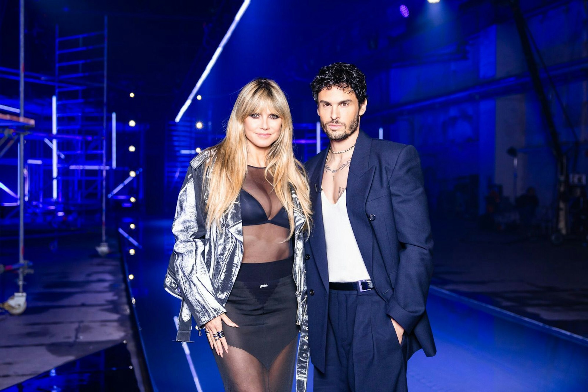 Gastjuror Baptiste Giabiconi findet unter Heidis Male Models einige Favoriten. (Bild: ProSieben/Daniel Graf)