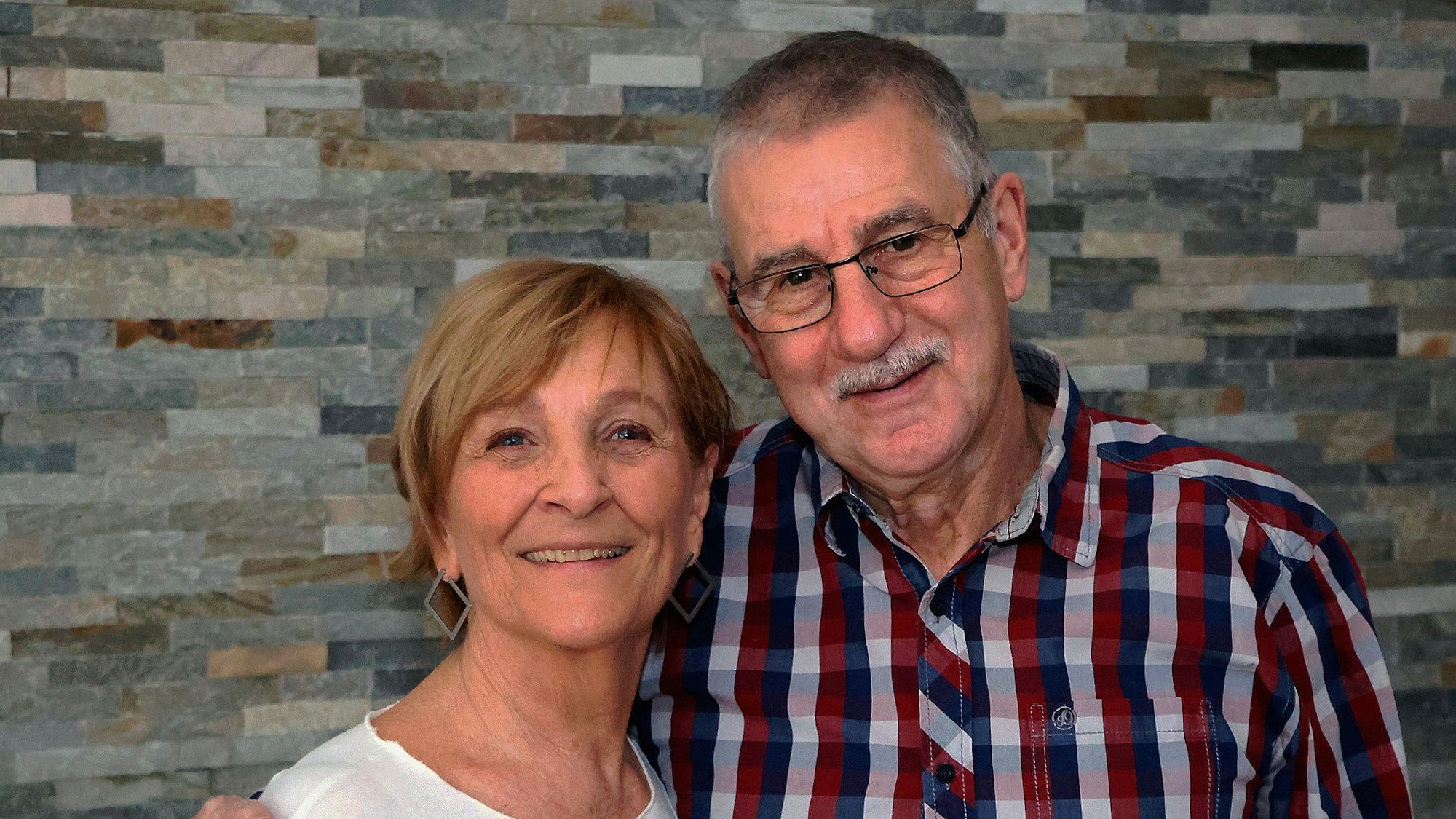 Das Foto zeigt das Goldhochzeitspaar.