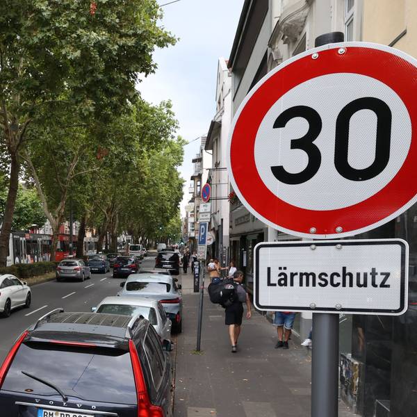 Auf der Luxemburger Straße zwischen Barbarossaplatz und Militärringstraße gilt Tempo 30.