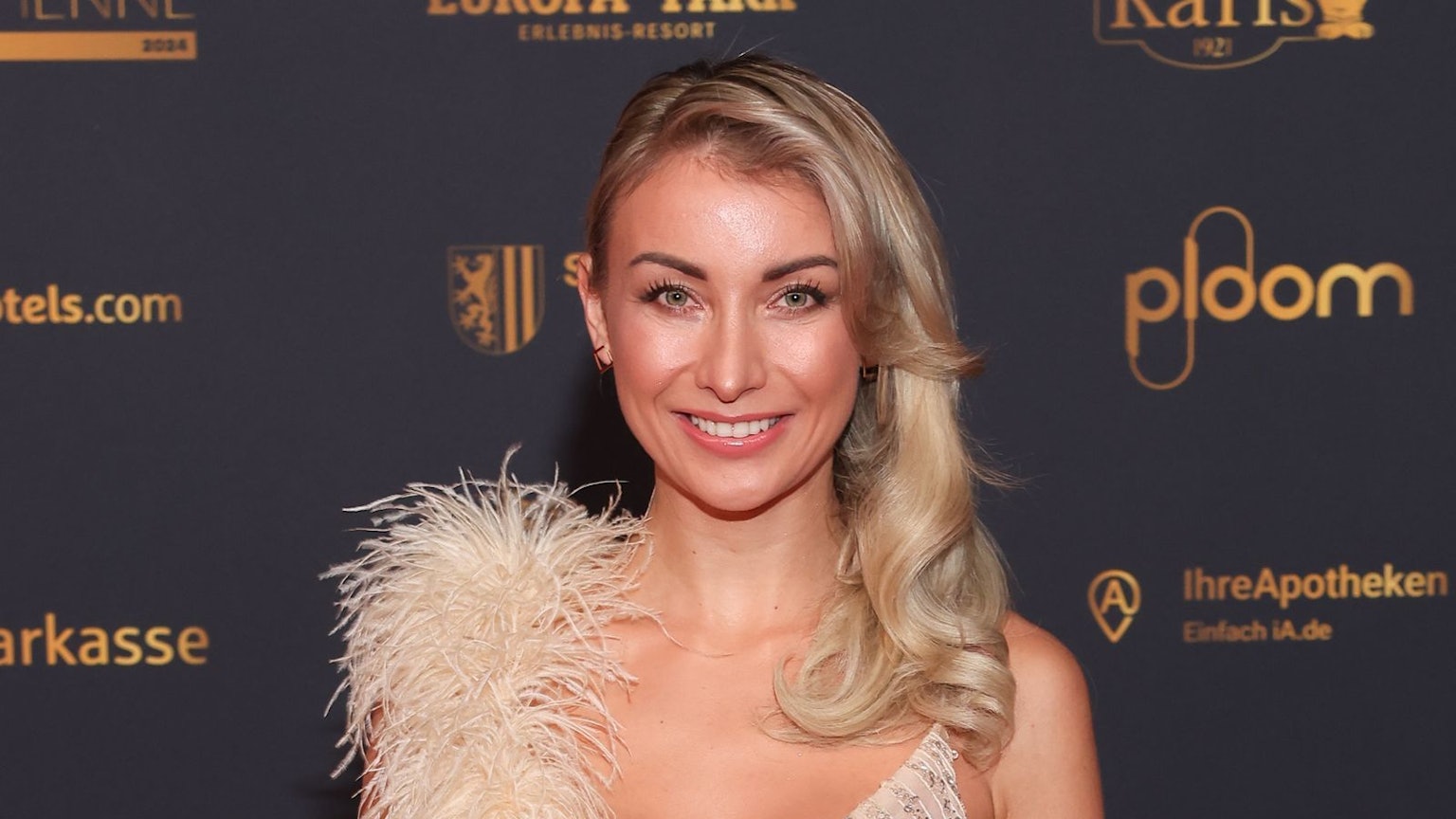 Anna-Carina Woitschack ist in einer Puppenspieler-Familie aufgewachsen - und reiste in ihrer Kindheit im Wohnwagen von Stadt zu Stadt. (Bild: 2024 Getty Images/Gerald Matzka)