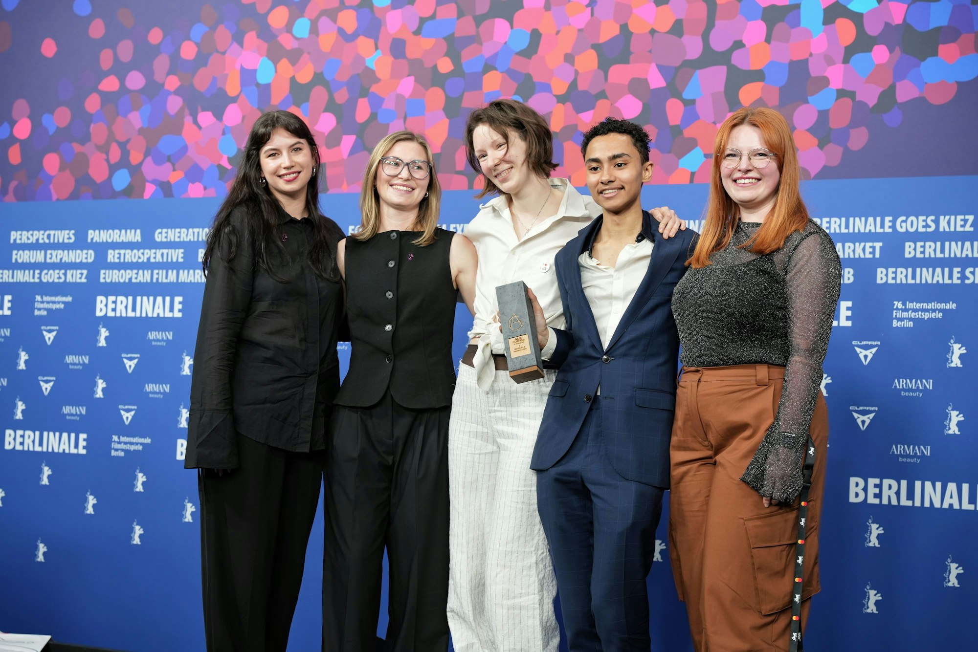 Die „Cinema Vision Generation 14plus“-Jury von links nach recht: Dina Schilke (Capitol Mainz), Ophelia Hertel (Broadway Filmtheater Trier), Lexie Bean (Regisseur, Preisträger), Logan Rozos (Regisseur, Preisträger), Nadine Melzer (Scala Cinema).