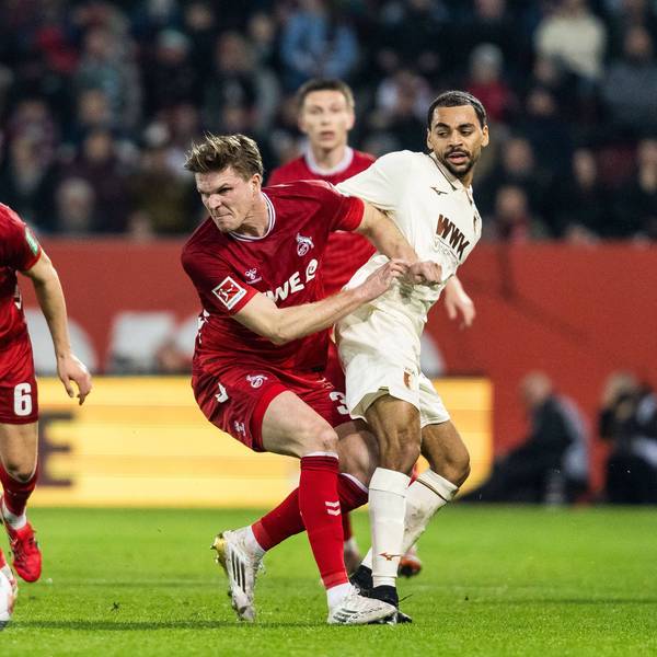 Harter Kampf: Die FC-Profis Marius Bülter und Eric Martel mit dem Augsburger Alexis Claude-Maurice