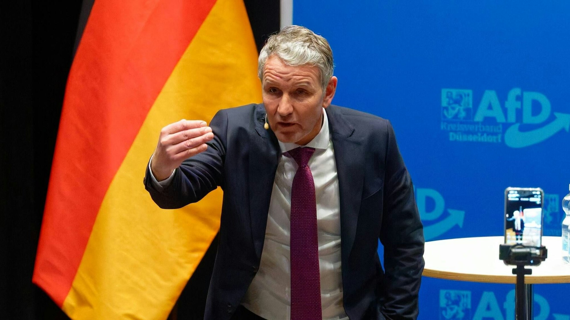 Die Kölner Eilentscheidung wäscht die AfD nicht rein. Björn Höcke prägt die Partei weiter.