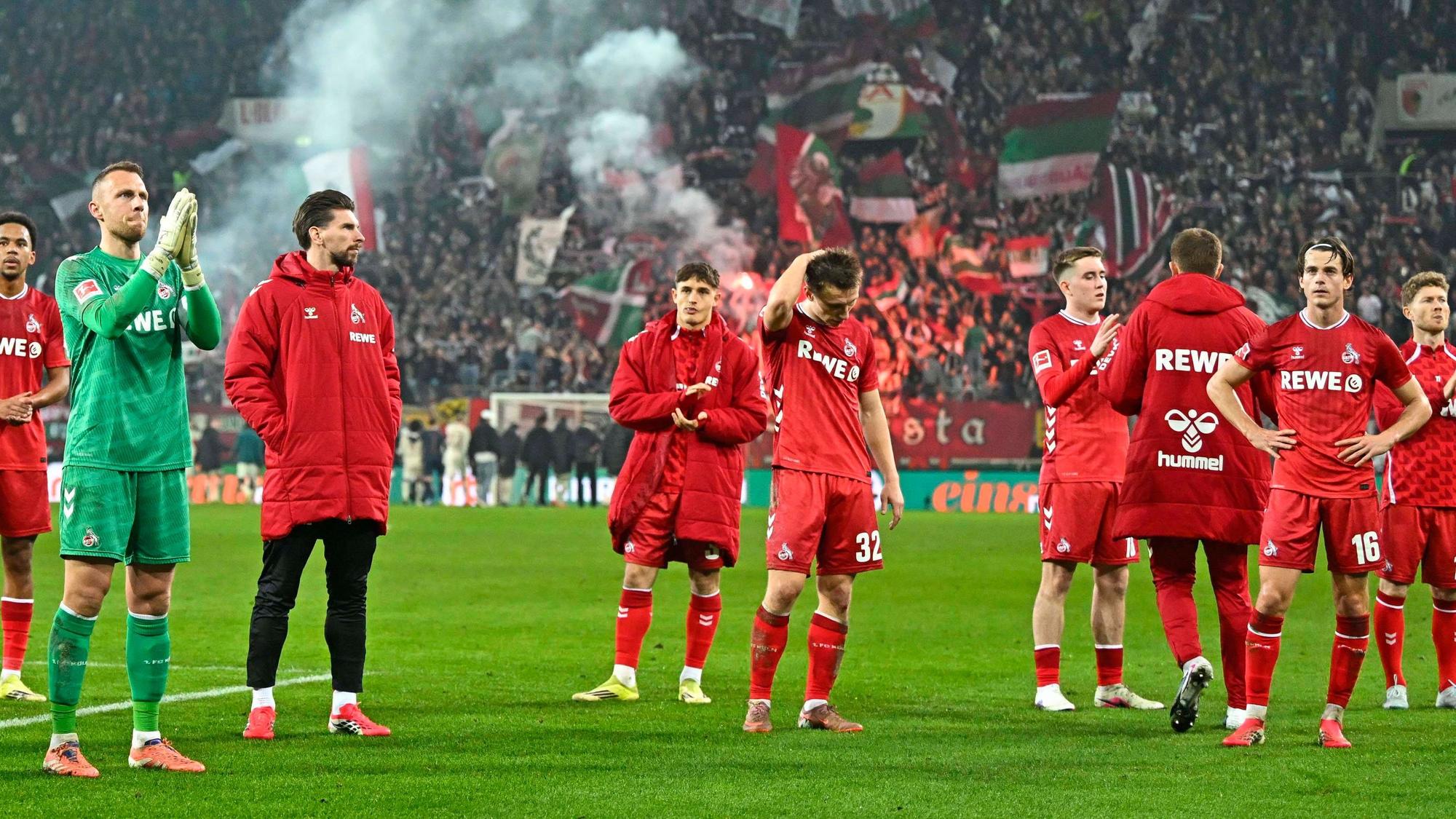 Die enttäuschten FC-Profis wurden nach der Partie von den mitgereisten FC-Fans in der Kurve eher frostig verabschiedet.