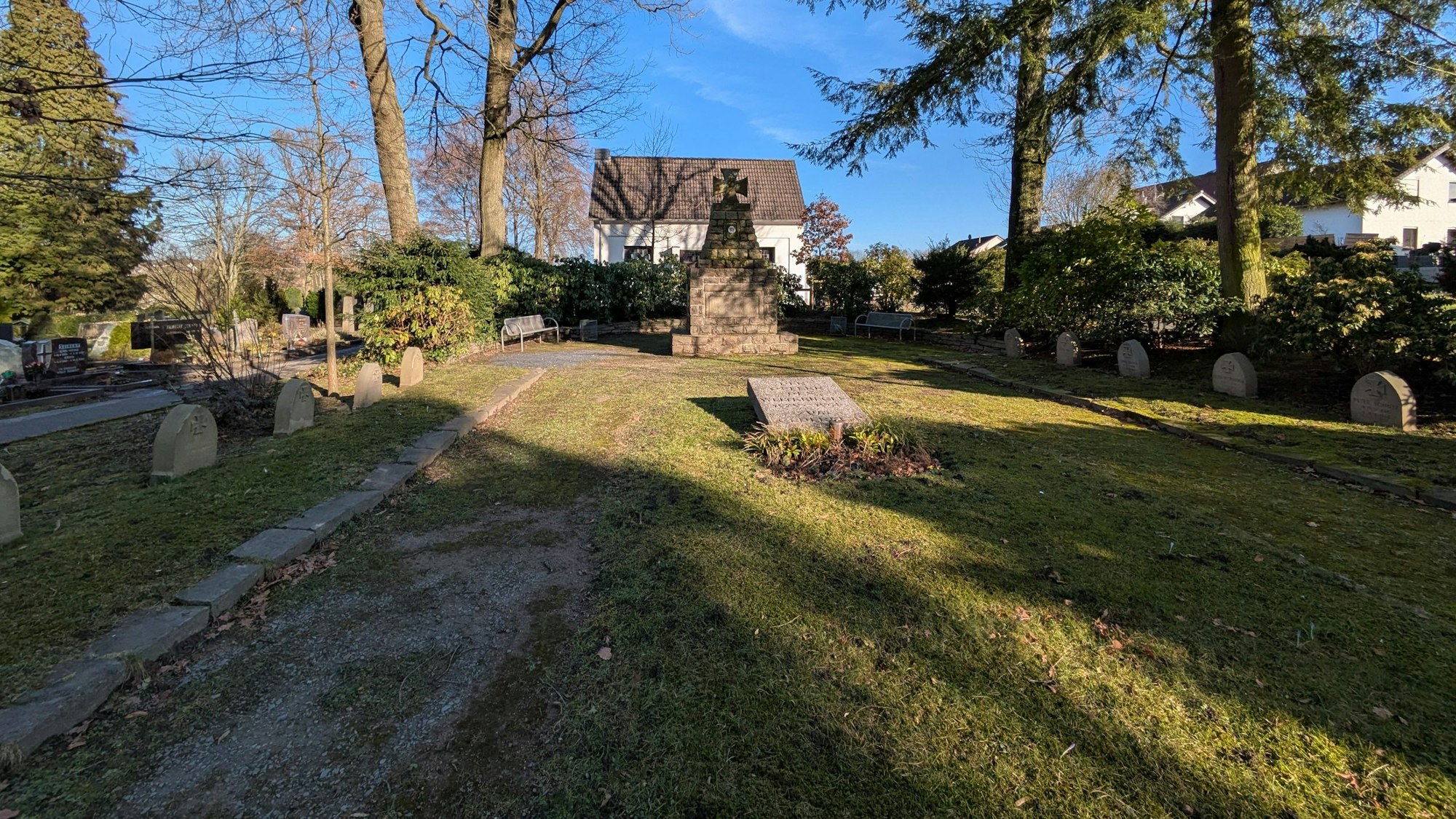 Weltkriegsgedenkstätte auf dem Friedhof Lützenkirchen