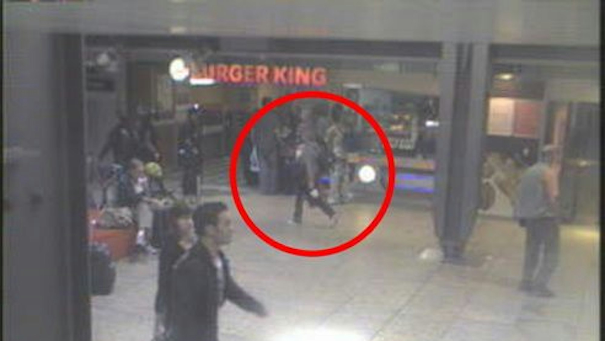 Eine Überwachungskamera zeichnet Anke Schäfer am Hauptbahnhof kurz vor ihrem Tod auf.