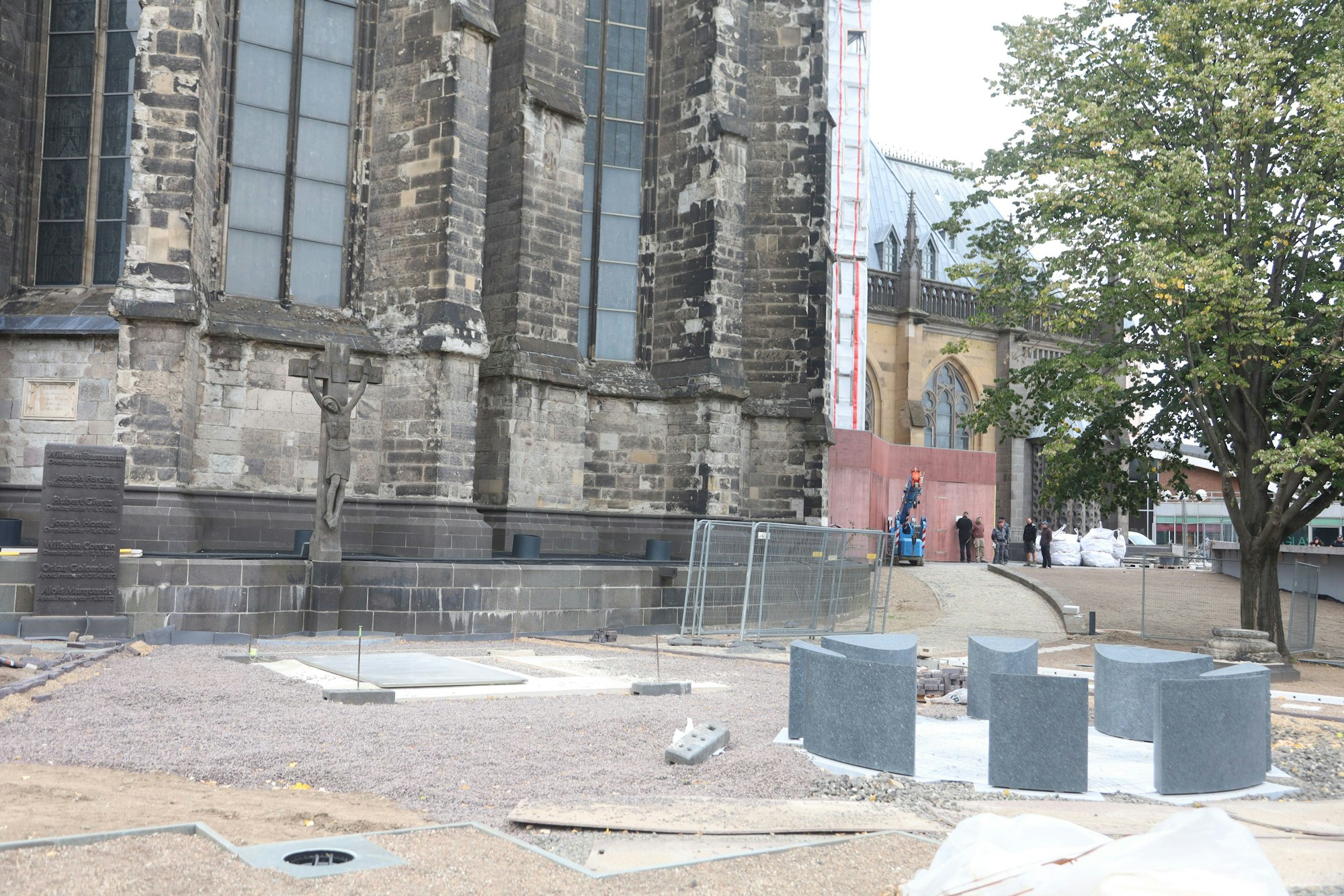 Der Domfriedhof mit der Sommer-Linde