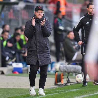 22.11.2025, xydrx, Fußball, 3.Liga, FC Viktoria Köln - SC Verl, Saison 2025 2026, Sportpark Höhenberg: Marian Wilhelm Cheftrainer FC Viktoria Köln DFB regulations prohibit any use of photographs as image sequences and or quasi-video. Nordrhein-Westfahlen Deutschland *** 22 11 2025, xydrx, Football, 3 Liga, FC Viktoria Köln SC Verl, Saison 2025 2026, Sportpark Höhenberg Marian Wilhelm Head Coach FC Viktoria Köln DFB regulations prohibit any use of photographs as image sequences and or quasi video Nordrhein Westfahlen Germany