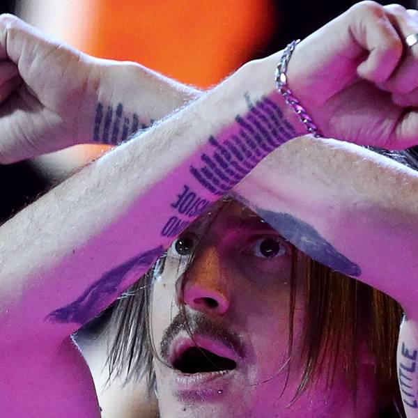 Ilya Prusikin von Little Big auf der Bühne.