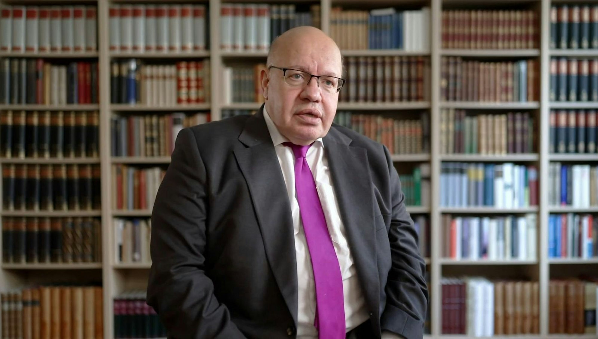 „Die Zeiten von früher sind noch nie wiedergekommen“, mahnt der ehemalige CDU-Politiker Peter Altmaier. (Bild: rbb)