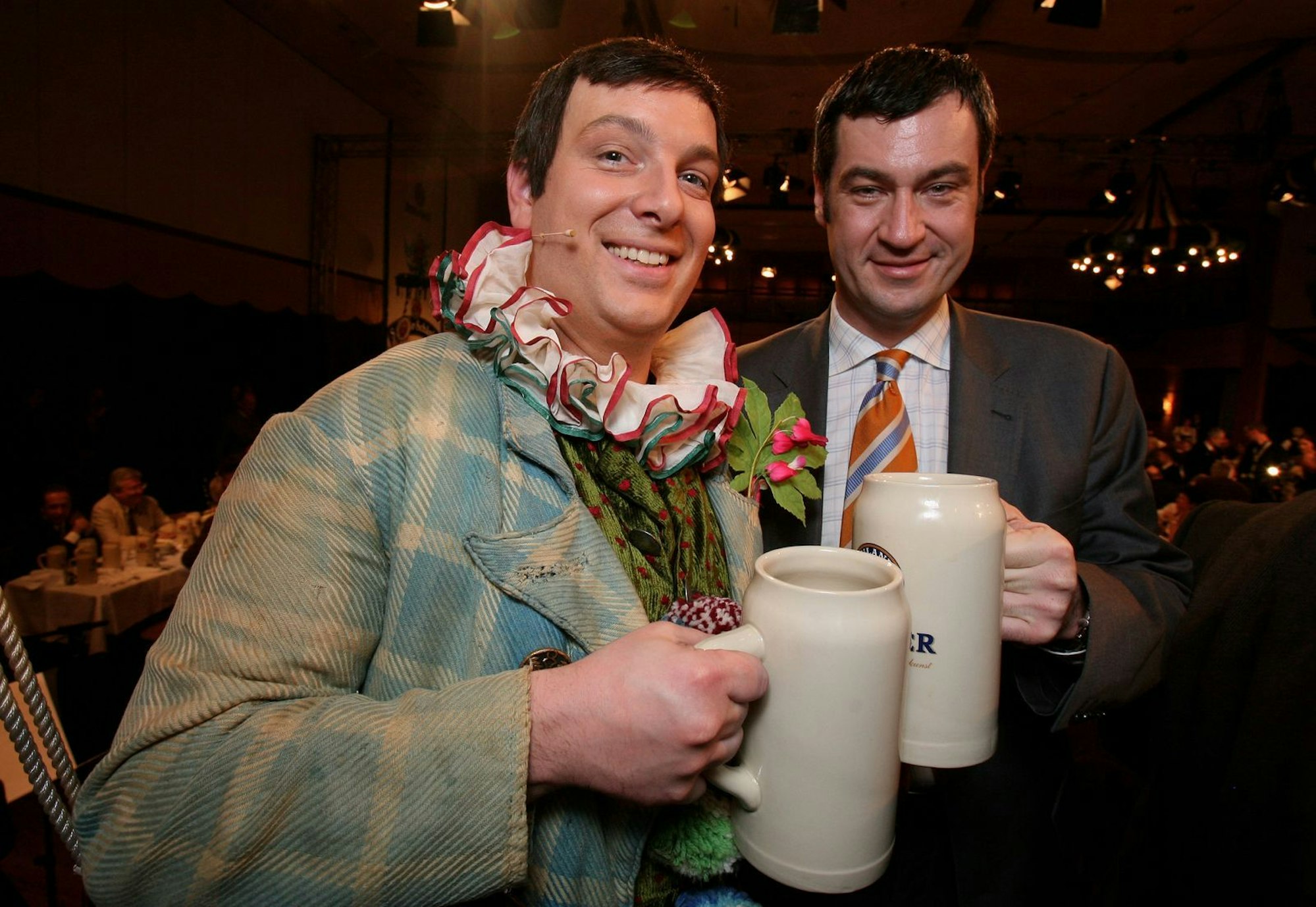 Stephan Zinner (links) verkörperte beim traditionellen Singspiel schon lange Markus Söder - auch zu Zeiten, als der noch gar nicht Ministerpräsident war. Beide mussten miteinander älter werden. (Bild: 2007 Getty Images/Johannes Simon)