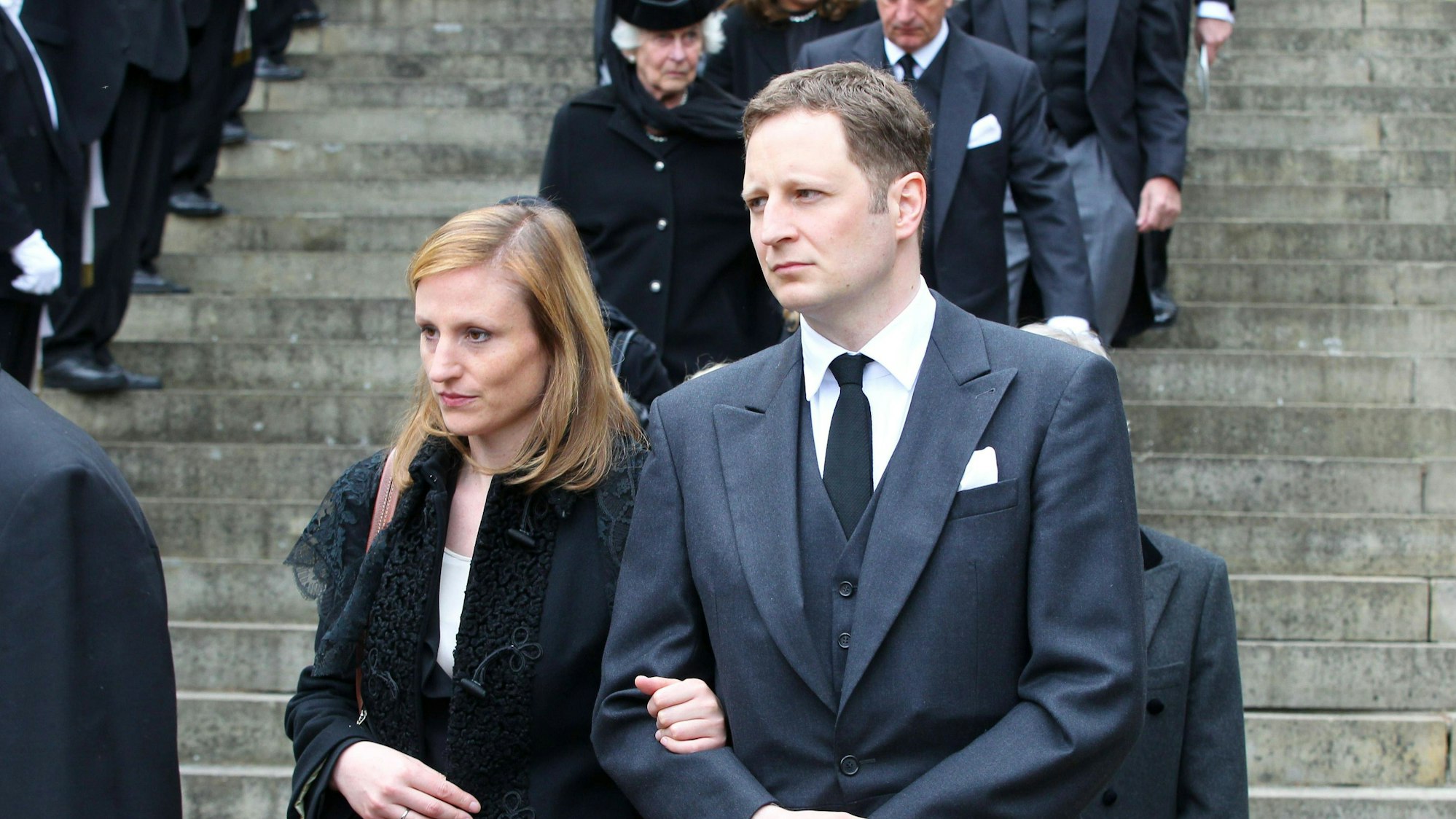 Prinz Georg Friedrich von Preußen und Prinzessin Sophie von Preußen bei einer Trauerfeier im Mausoleum des Schlosses Bückeburg.