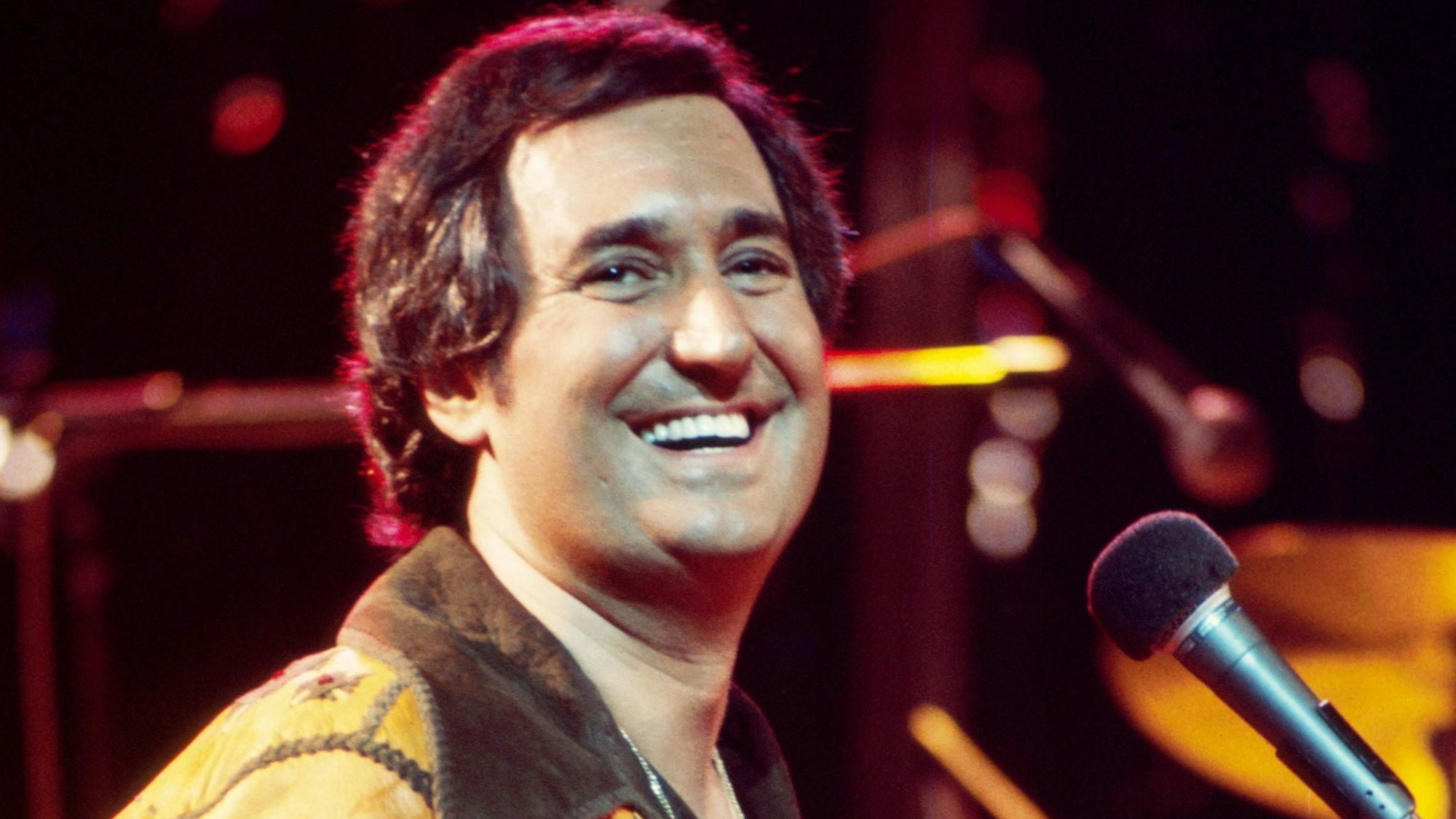 Neil Sedaka bei einem Konzert Anfang der 1980er Jahre.