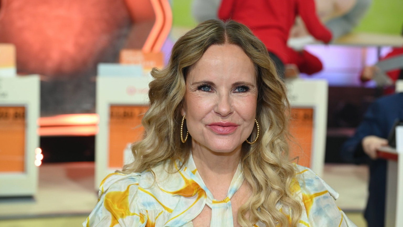 Moderatorin Katja Burkard mit Lächeln