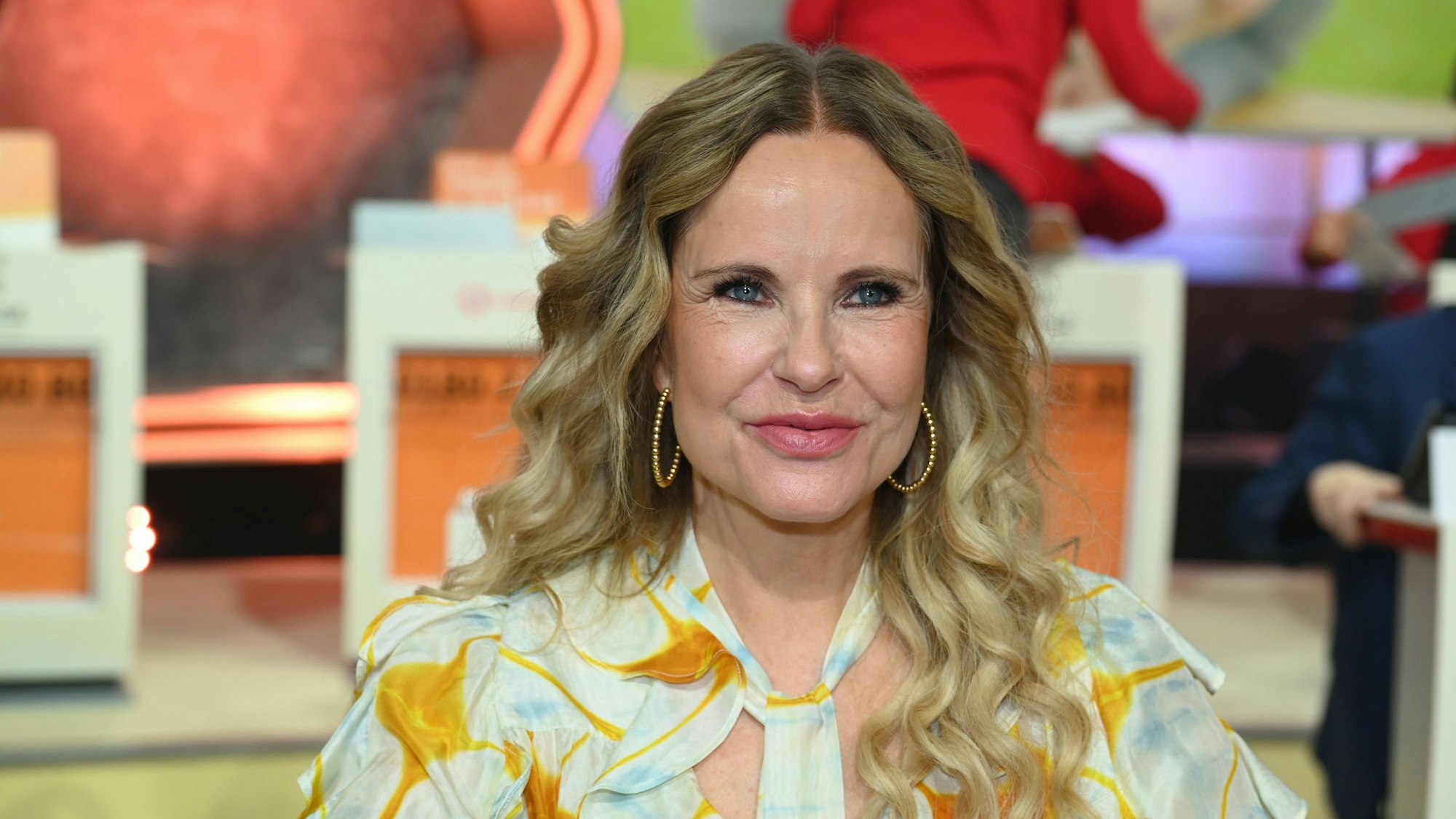 Moderatorin Katja Burkard mit Lächeln