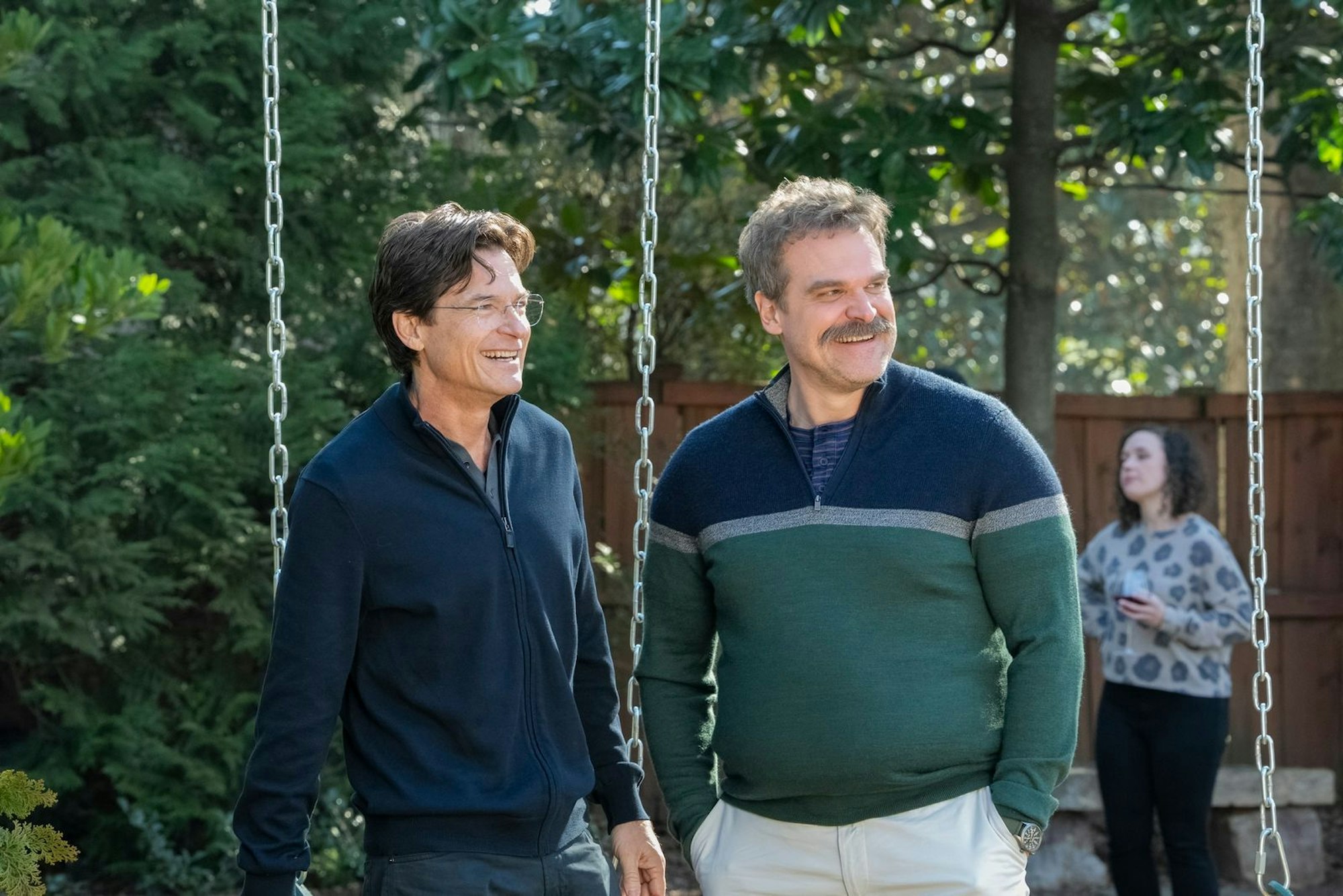 Clark Forrest (Jason Bateman, links) und Floyd (David Harbour) sind gute Freunde. (Bild: HBO Max)