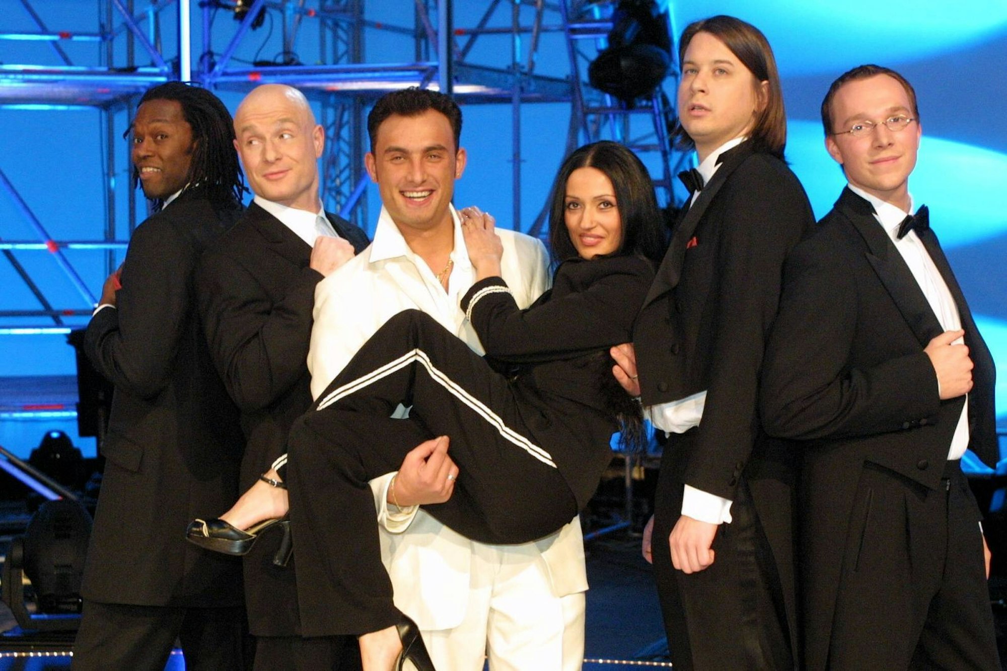 Direkt aus dem „Big Brother“-Haus auf die ESC-Bühne: Zlatko (dritter von links) wollte 2001 Deutschland vertreten. (Bild: IMAGO / Scherf)