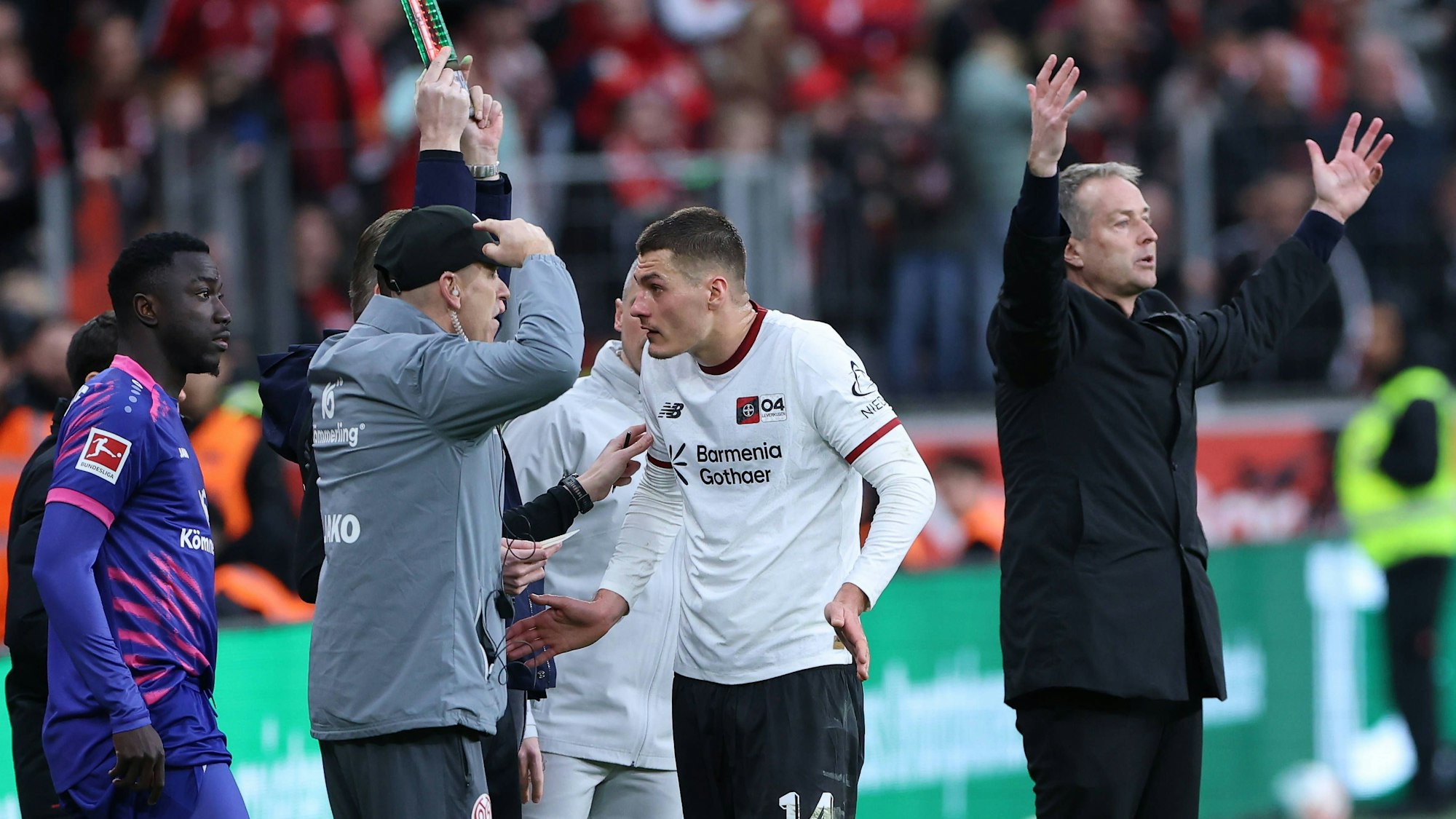 GER, 1.FBL. Bayer 04 Leverkusen vs. FSV Mainz 05 / 28.02.2026, BayArena, Leverkusen, GER, 1.FBL. Bayer 04 Leverkusen vs. FSV Mainz 05, im Bild: Kaspar Hjulmand Cheftrainer / Headcoach Bayer 04 Leverkusen,regt sich heftig auf, Gestik, Mimik, Emotionen, unzufrieden / enttaeuscht / niedergeschlagen, *** GER, 1 FBL Bayer 04 Leverkusen vs FSV Mainz 05 28 02 2026, BayArena, Leverkusen, GER, 1 FBL Bayer 04 Leverkusen vs FSV Mainz 05, in the picture Kaspar Hjulmand head coach Bayer 04 Leverkusen ,gets very upset, gestures, facial expressions, emotions, dissatisfied disappointed dejected, nordphotoxGmbHx/xMeuter nph00351