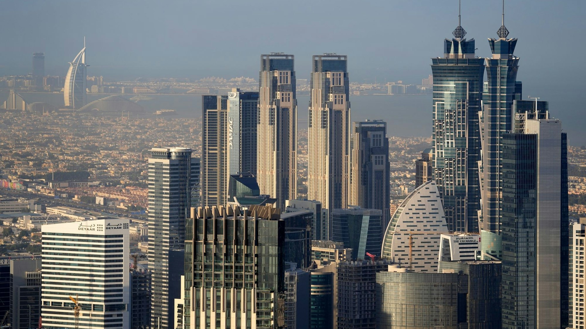 Einige beliebte Reiseziele liegen in der Golfregion, etwa Dubai – hier sind nun viele deutsche Urlauber gestrandet. (Archivbild)