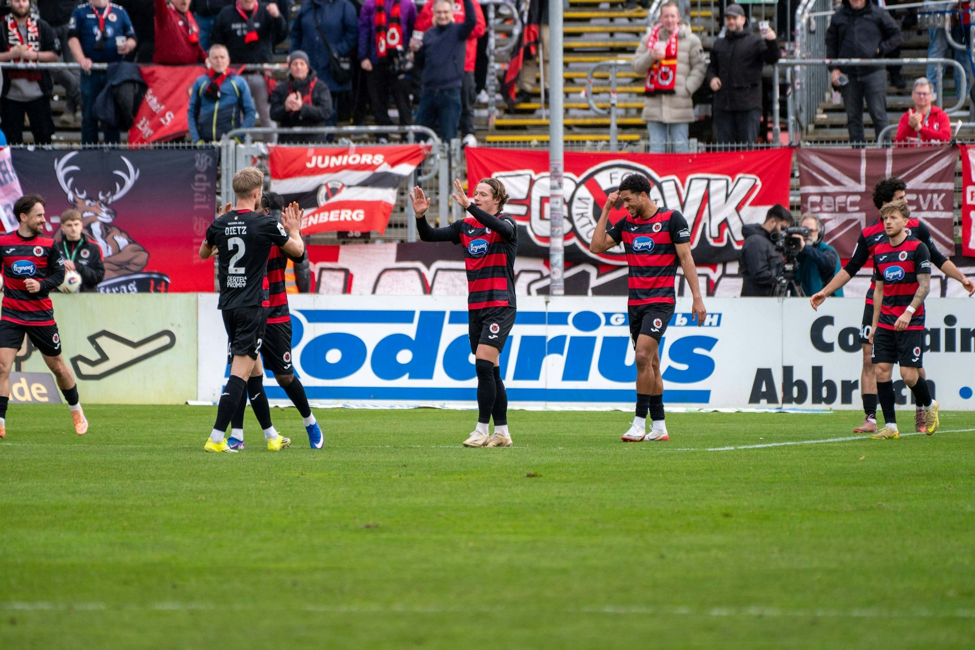 Jakob Sachse nach dem 2:0, Sturm, FC Viktoria Köln 1904 40,FC Viktoria Köln vs. VfB Stuttgart II, 3. Liga, Fussball, Herren , 26. Spieltag, 28.02.2026 DFB REGULATIONS PROHIBIT ANY USE OF PHOTOGRAPHS AS IMAGES SEQUENCES AND/OR QUASI VIDEO. Köln NRW Deutschland *** Jakob Sachse after the 2 0, Storm, FC Viktoria Köln 1904 40 ,FC Viktoria Köln vs VfB Stuttgart II, 3 Liga, Soccer, Men , 26 Matchday, 28 02 2026 DFB REGULATIONS PROHIBIT ANY USE OF PHOTOGRAPHS AS IMAGES SEQUENCES AND OR QUASI VIDEO Köln NRW Germany Copyright: xkolbert-press/MartinxWdziecznyx